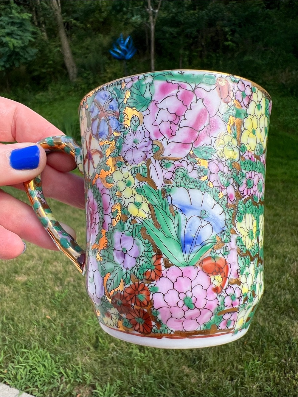 Vintage Chinese Gold Mille Fleur Handpainted Famille Rose Chinoiserie Mug